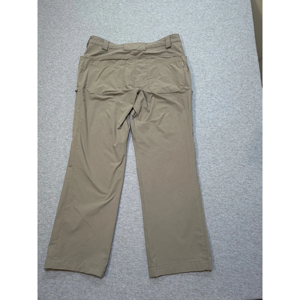 Duluth Trading Co Flexpedition Mens 38x32 Khaki Tan Stretch Cargo Hiking Pants